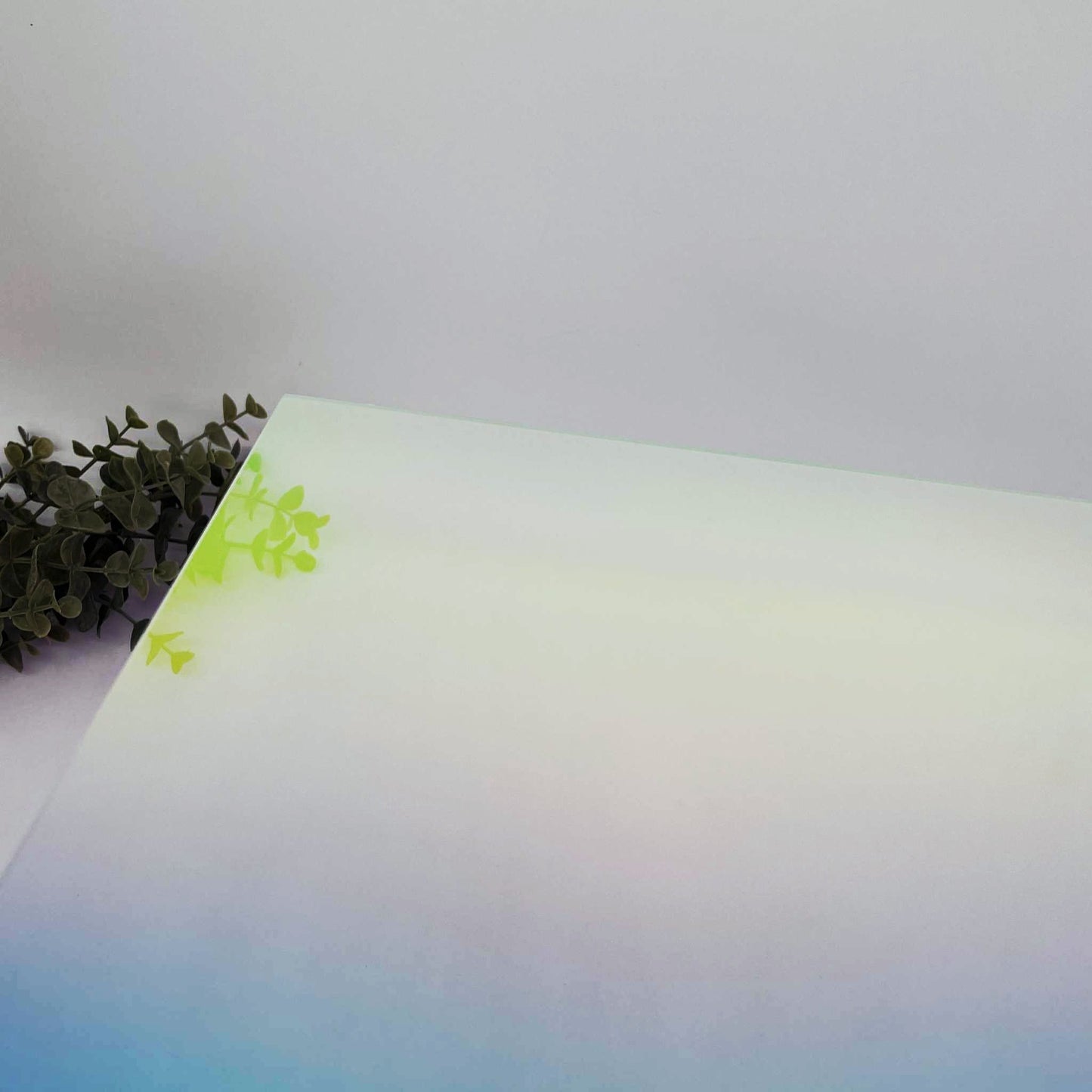 Iridescent Transparent - Essentials Cast Acrylic Sheets 1169